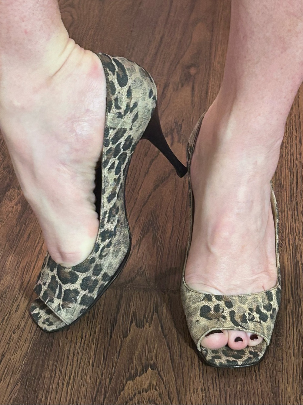 Stuart Weitzman Women’s Size 6 Leather Leopard Print Peep Toe 3.5” Heels